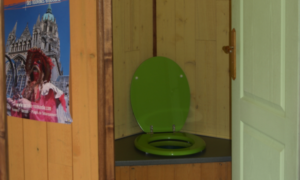 toilettes-seche-chambre-hote-proche-bayeux-ferme-ecologique